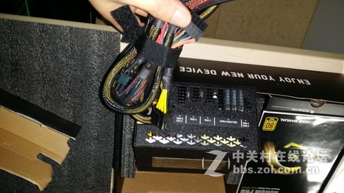 出全新全汉FSP AU1200W额定台式机金牌电源