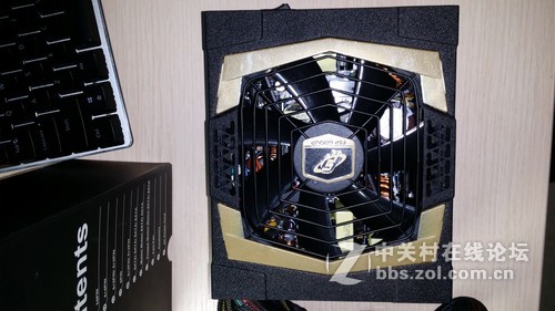 出全新全汉FSP AU1200W额定台式机金牌电源