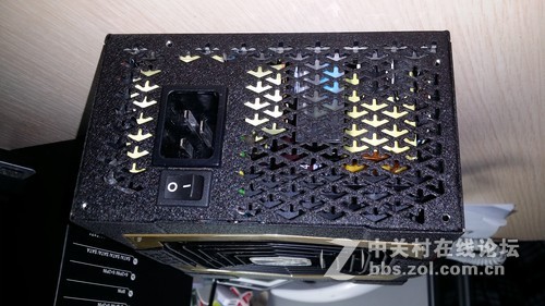 出全新全汉FSP AU1200W额定台式机金牌电源