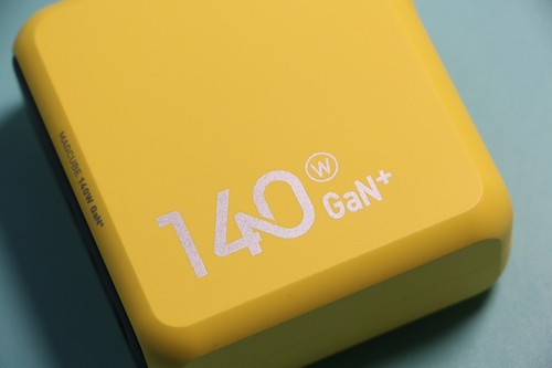 价值279元的奥海140W充电头