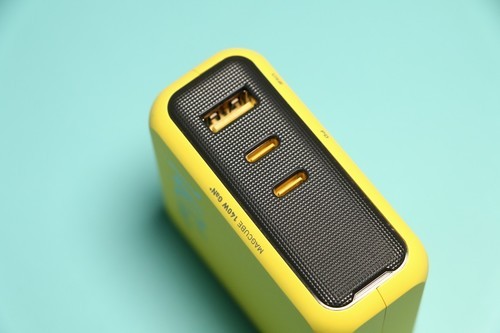 价值279元的奥海140W充电头