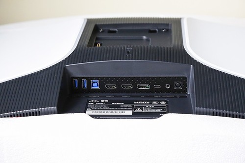 极致创新！雷鸟Q8曲屏显示器开启惊艳之旅，感受沉浸游戏体验