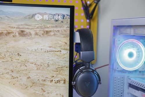 极致创新！雷鸟Q8曲屏显示器开启惊艳之旅，感受沉浸游戏体验