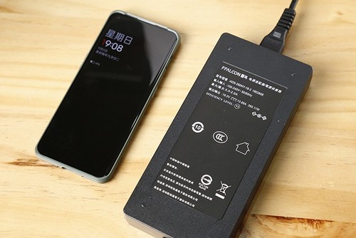 极致创新！雷鸟Q8曲屏显示器开启惊艳之旅，感受沉浸游戏体验