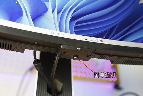 极致创新！雷鸟Q8曲屏显示器开启惊艳之旅，感受沉浸游戏体验