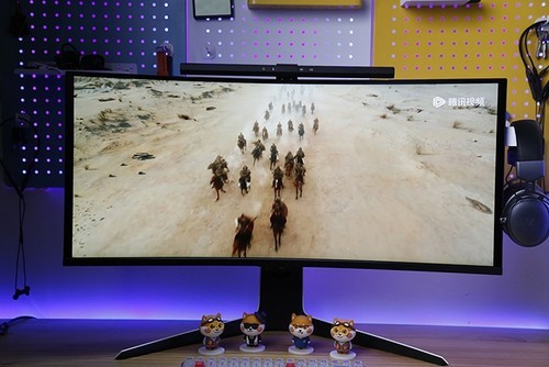 极致创新！雷鸟Q8曲屏显示器开启惊艳之旅，感受沉浸游戏体验