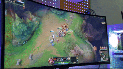 极致创新！雷鸟Q8曲屏显示器开启惊艳之旅，感受沉浸游戏体验