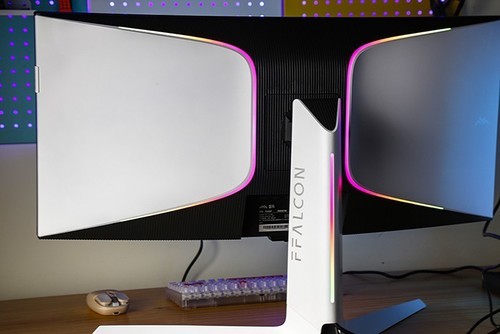 极致创新！雷鸟Q8曲屏显示器开启惊艳之旅，感受沉浸游戏体验