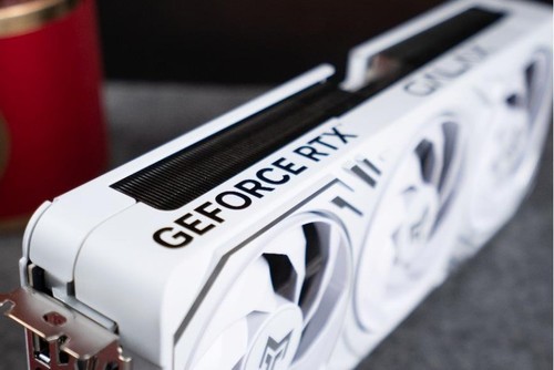 影驰 GeForce RTX 5070 Ti 金属大师 OC评测：DLSS 4超强发挥