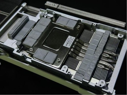 影驰 GeForce RTX 5070 Ti 金属大师 OC评测：DLSS 4超强发挥