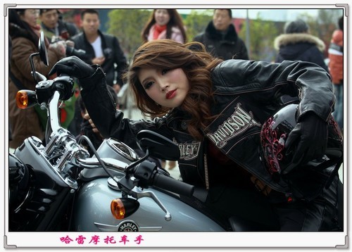 哈雷车女车手