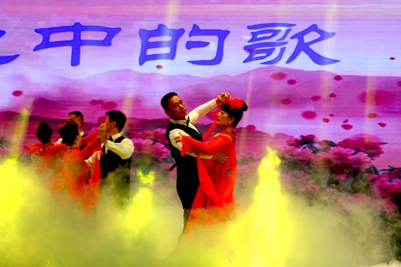 舞台灯光歌伴舞(4)-中关村在线摄影论坛
