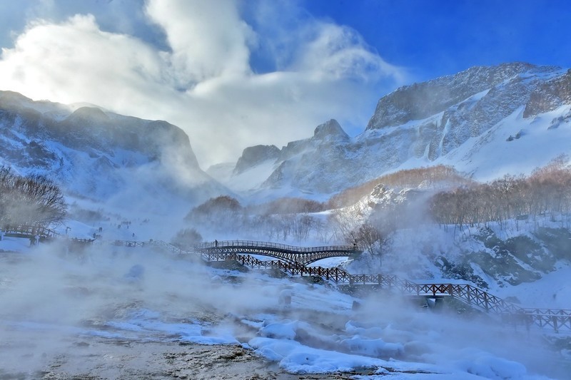 《冬日东北》冬日东北冰天雪地，寒风刺骨。就是有一帮人，硬是冒着狂风走，，奔着风雪去。，奔着冰雪去，-中关村在线摄影论坛