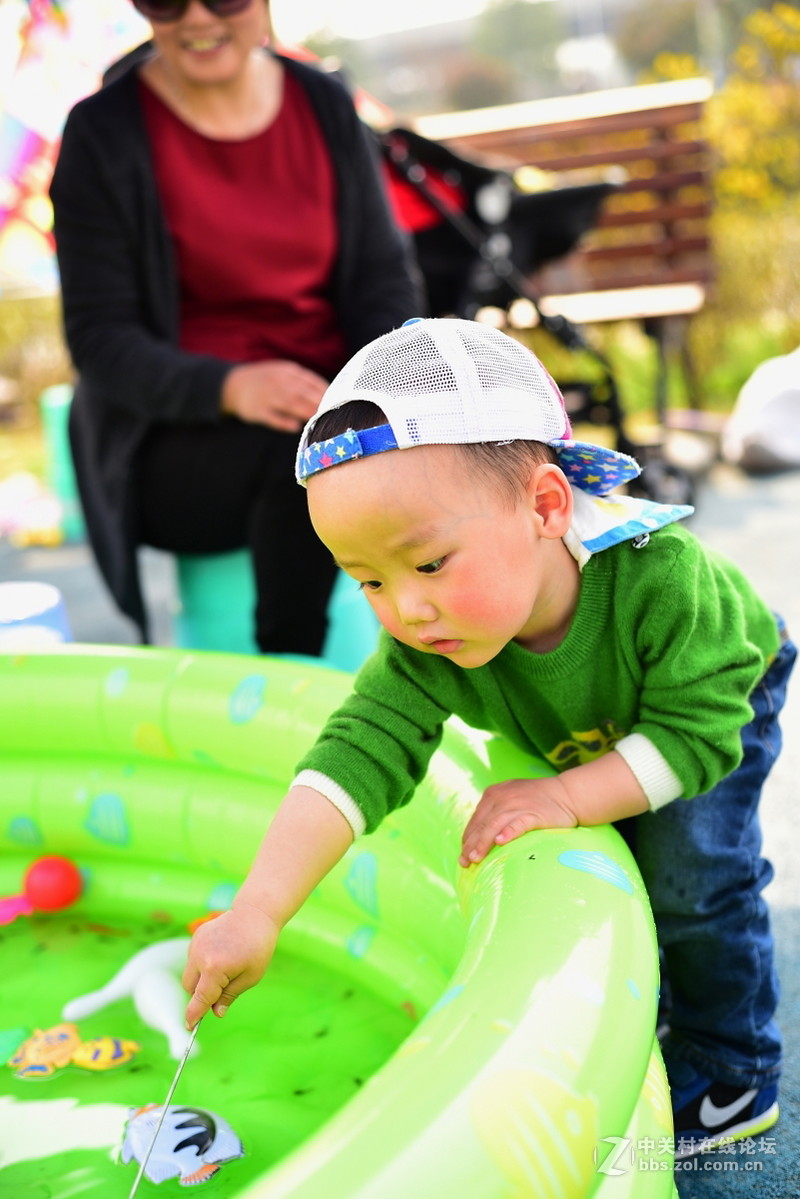 小孩戏水 捞鱼记 -----中关村在线摄影论坛
