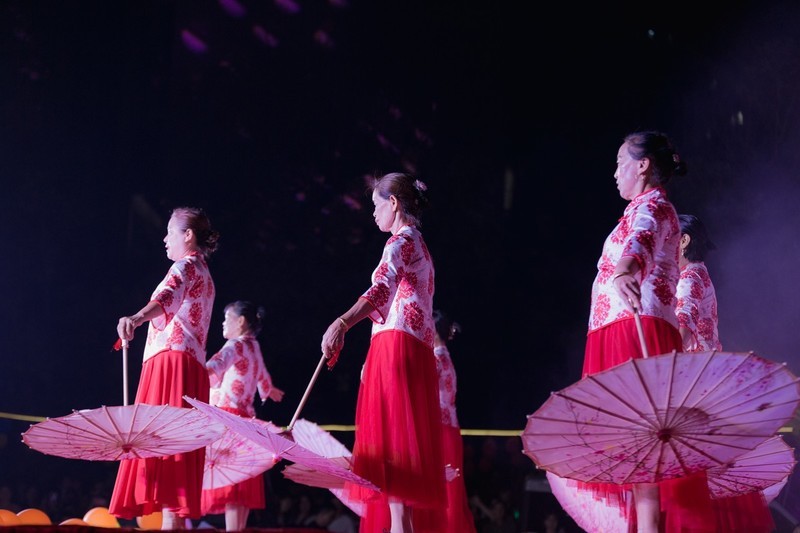 小姐姐的彩伞舞-中关村在线摄影论坛