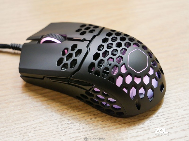 着重轻量化，辅以RGB：酷冷至尊 MM711 鼠标上手