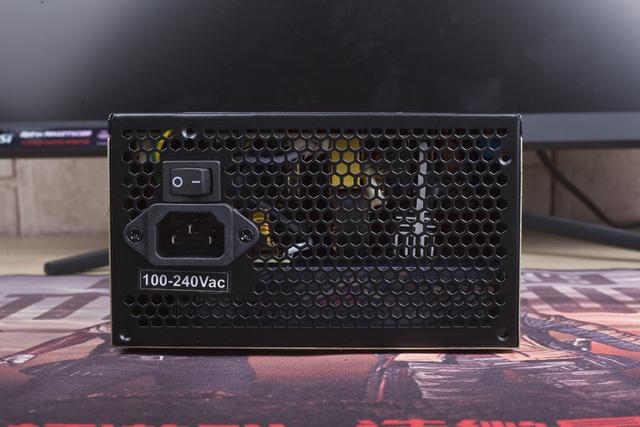 Z监制+80PLUS金牌认证，整机心脏部件就要选有双认证的