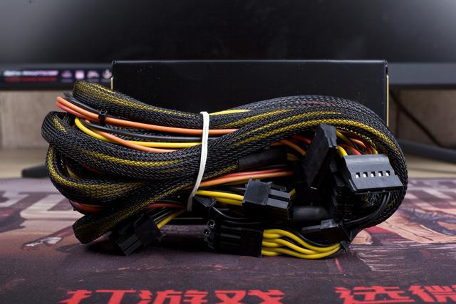 Z监制+80PLUS金牌认证，整机心脏部件就要选有双认证的