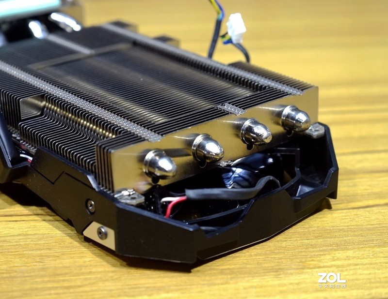 学生哥入学的游戏凶器，4K分辨率下通杀所有游戏？索泰RTX2080super至尊PLUS OC详测