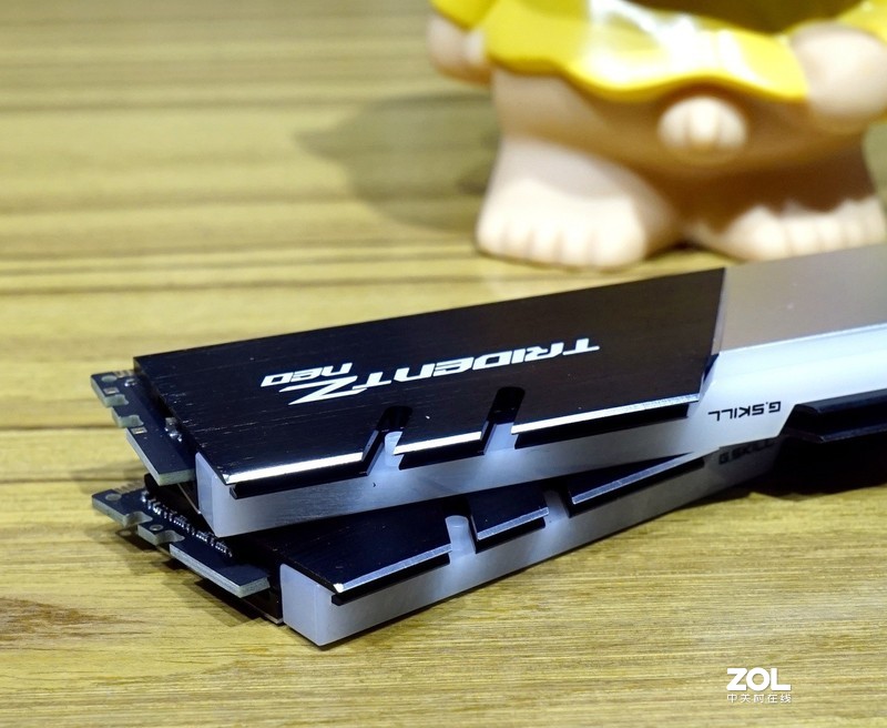 学生哥入学的游戏凶器，4K分辨率下通杀所有游戏？索泰RTX2080super至尊PLUS OC详测