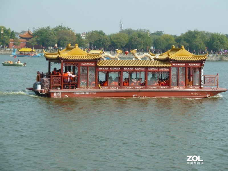 松下ZS7外出旅游很实用，成像清晰，12倍变焦收放自如，便携皮实。