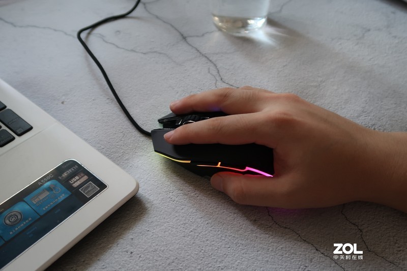 让达尔优EM925Pro游戏鼠标助你一臂之力