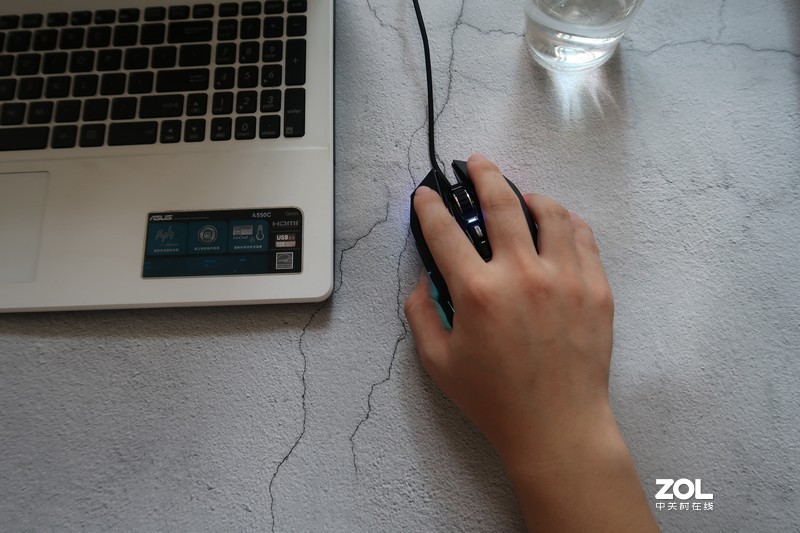 让达尔优EM925Pro游戏鼠标助你一臂之力