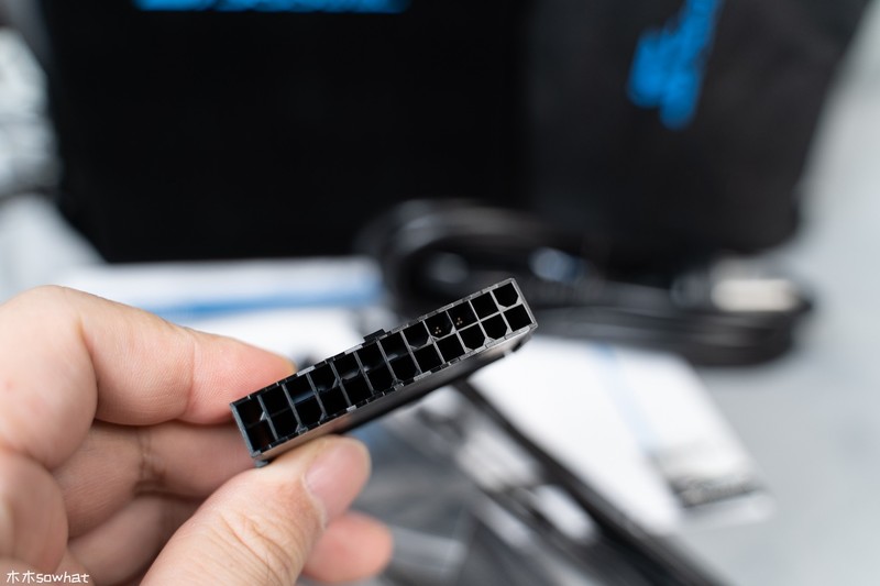 全日系电容/12年保修——售价1449元的海韵旗舰钛金PRIME ULTRA 750W电源拆给你看