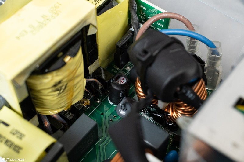 全日系电容/12年保修——售价1449元的海韵旗舰钛金PRIME ULTRA 750W电源拆给你看