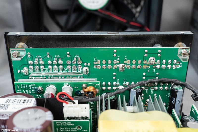 全日系电容/12年保修——售价1449元的海韵旗舰钛金PRIME ULTRA 750W电源拆给你看