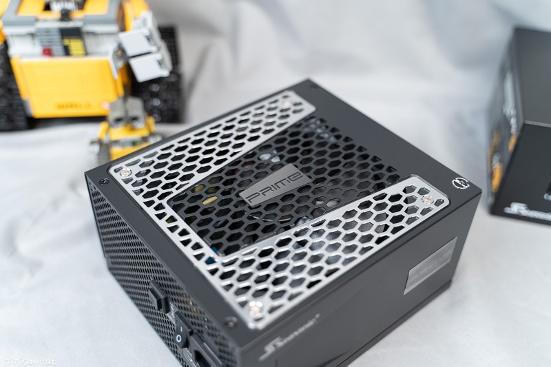 全日系电容/12年保修——售价1449元的海韵旗舰钛金PRIME ULTRA 750W电源拆给你看