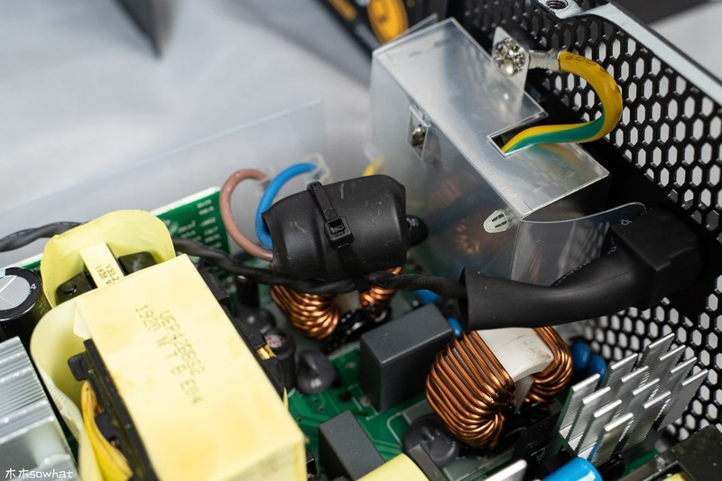 全日系电容/12年保修——售价1449元的海韵旗舰钛金PRIME ULTRA 750W电源拆给你看