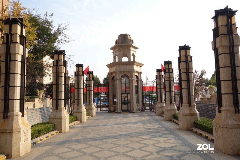 黑卡RX100m2在光线好的时候跟手机拍照无差别