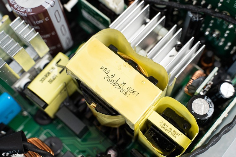 全日系电容/12年保修——售价1449元的海韵旗舰钛金PRIME ULTRA 750W电源拆给你看