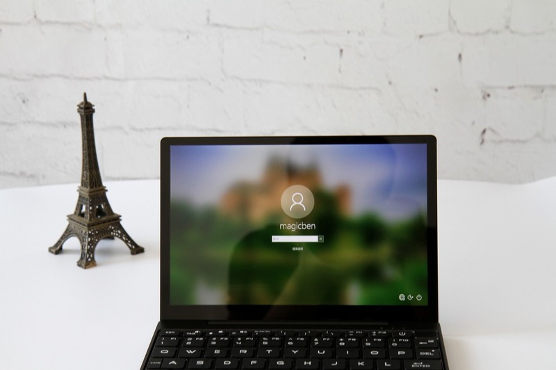 迷你掌上笔记本电脑神奇小本评测，小巧有型性能强悍