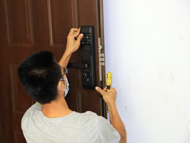 解决一家老小的开门问题入坑指纹锁后再也离不开了