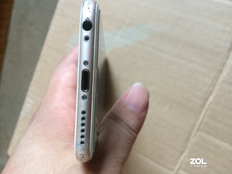 出售金色苹果6s  64g     750元