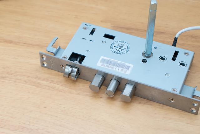 智能指纹锁真的好用么？再也不用担心锁门外