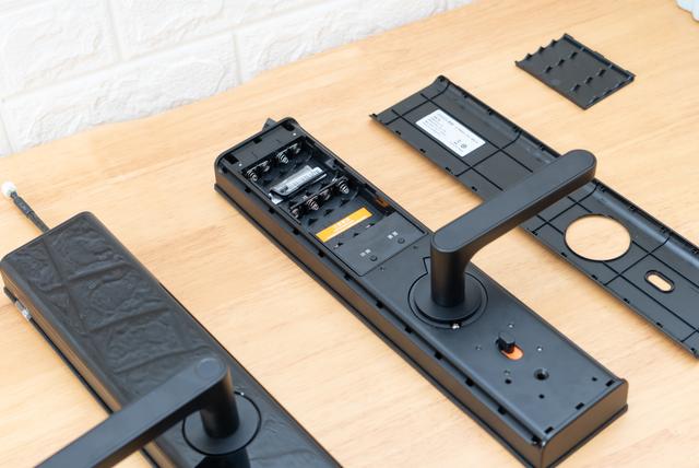 智能指纹锁真的好用么？再也不用担心锁门外