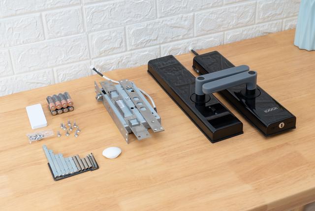 智能指纹锁真的好用么？再也不用担心锁门外