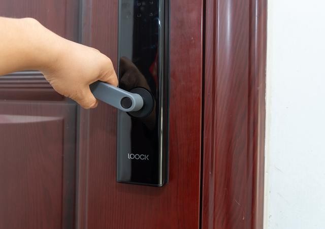 智能指纹锁真的好用么？再也不用担心锁门外