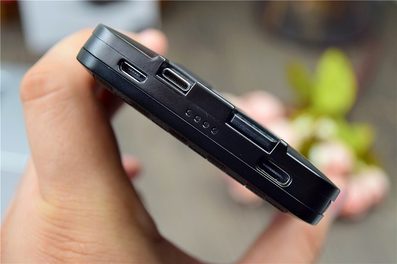 自带三线输出，从此充电不用线：iWALK魔蝎12000X移动电源评测!