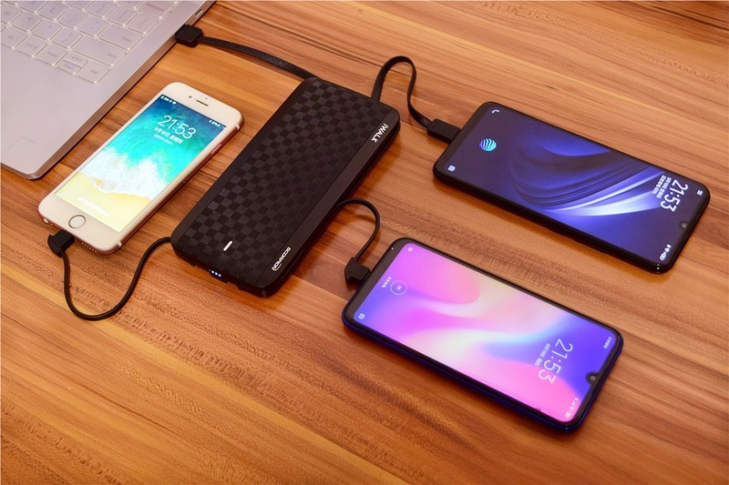 自带三线输出，从此充电不用线：iWALK魔蝎12000X移动电源评测!