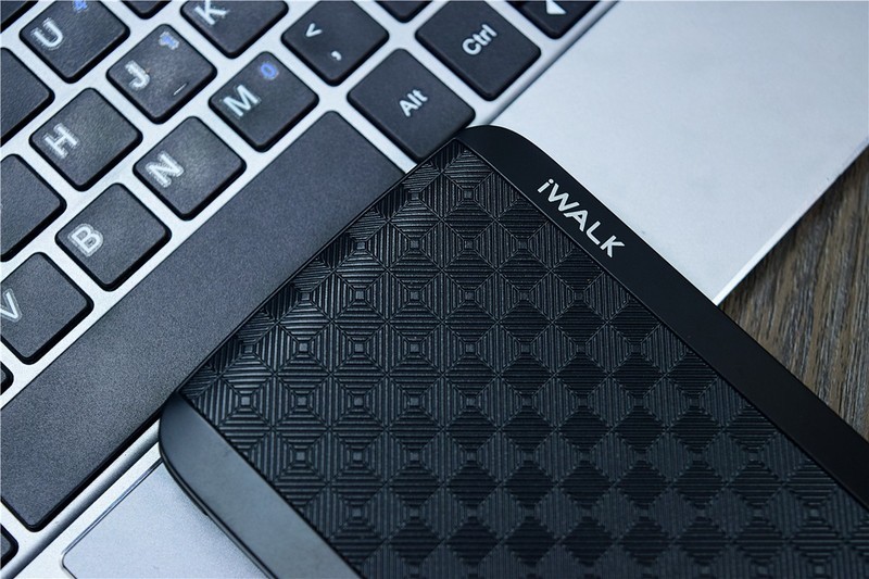 自带三线输出，从此充电不用线：iWALK魔蝎12000X移动电源评测!