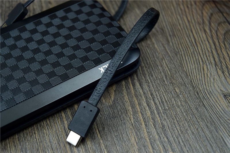 自带三线输出，从此充电不用线：iWALK魔蝎12000X移动电源评测!