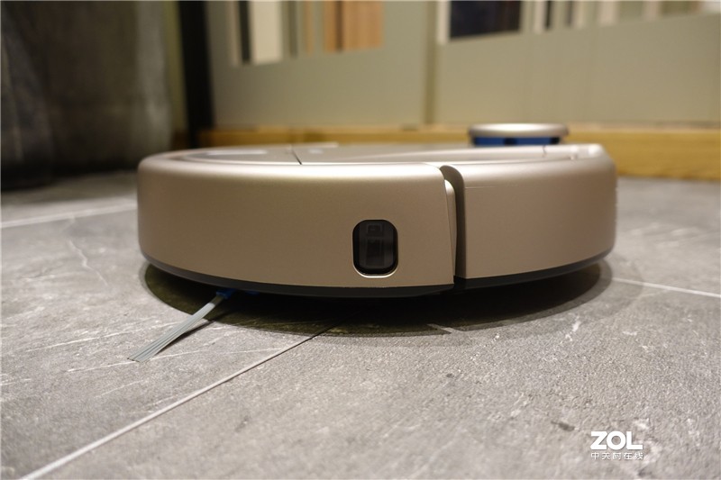 这款扫地机可以和小爱同学连接，实现语音指令控制，特别的棒