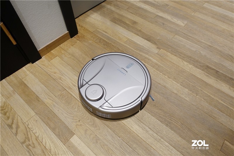 这款扫地机可以和小爱同学连接，实现语音指令控制，特别的棒