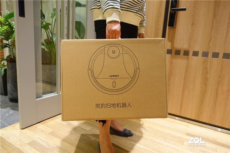 这款扫地机可以和小爱同学连接，实现语音指令控制，特别的棒