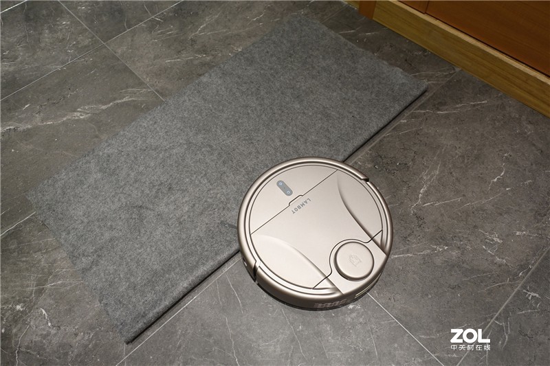 这款扫地机可以和小爱同学连接，实现语音指令控制，特别的棒