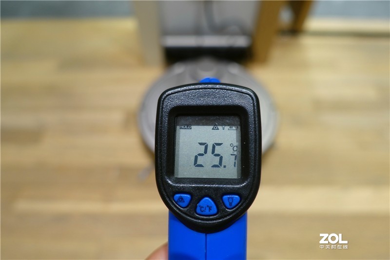 这款扫地机可以和小爱同学连接，实现语音指令控制，特别的棒